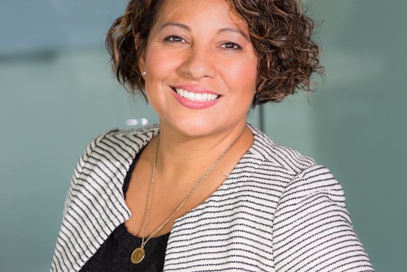 Cuadro de mando de recursos humanos con indicadores de rendimiento y rotación